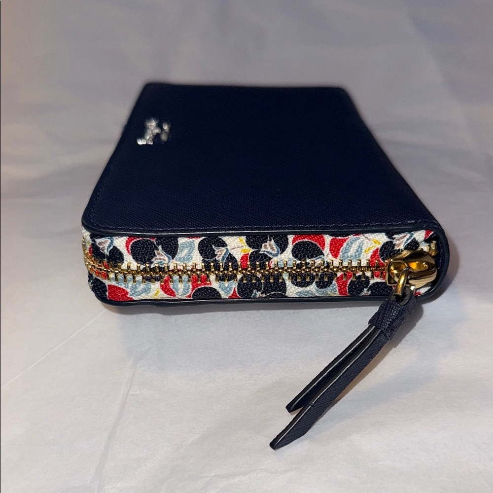 NWOT-Kate Spade Navy Blue Wallet with Flower Print Around Zipper - Picture 9 of 16